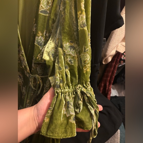 Hutch Velvet Dress Green - Picture 5 of 6